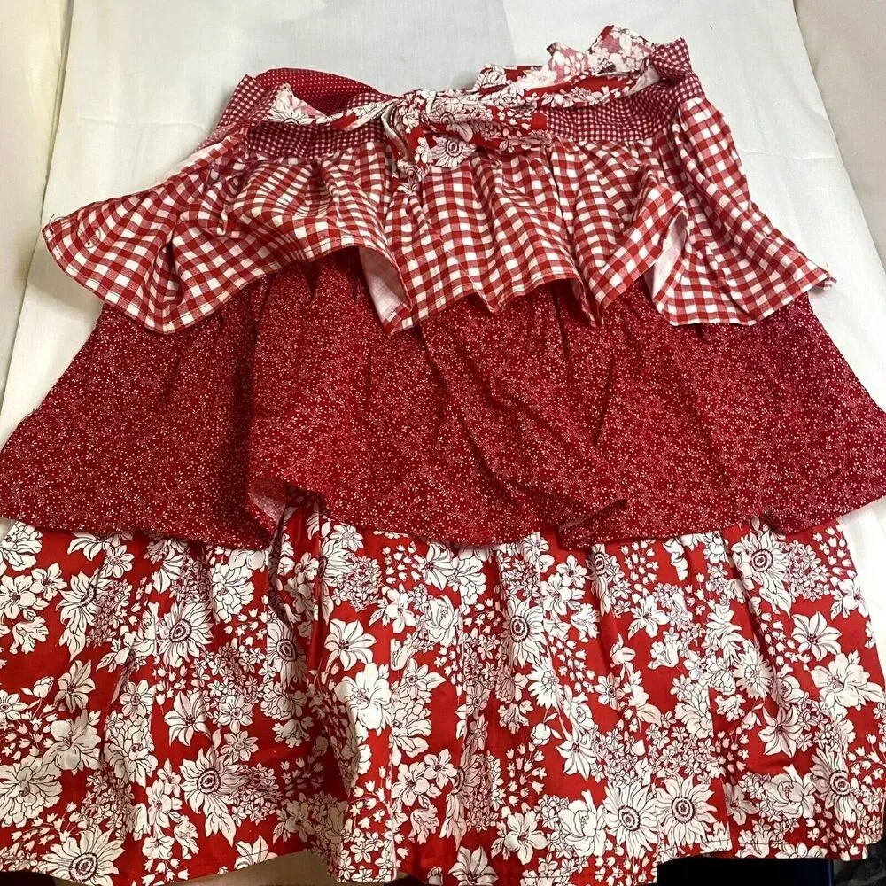 #7136 Hand made Red Ruffle BIB CHEF Apron Floral